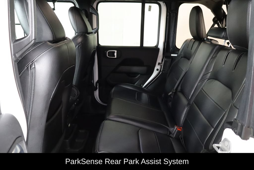 Used 2022 Jeep Wrangler Unlimited Sahara w/ Cold Weather Group AWD/4WD image 16