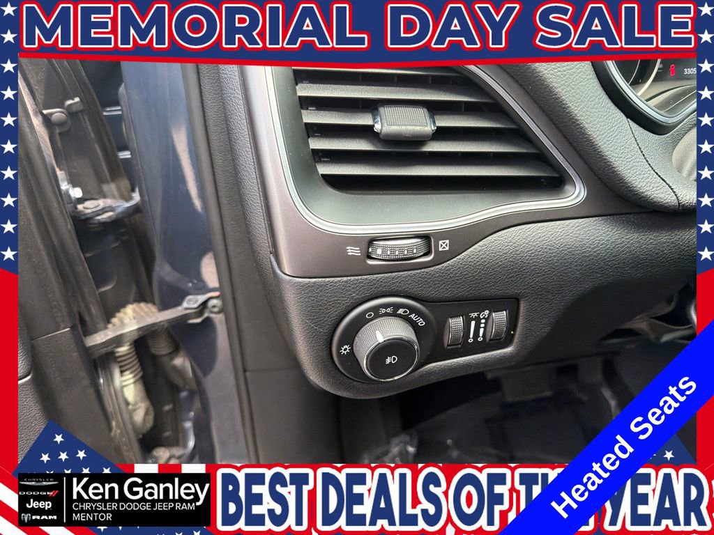 Used 2019 Jeep Cherokee Latitude Plus w/ Cold Weather Group AWD/4WD image 12