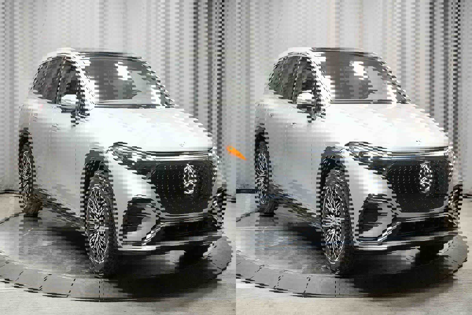 Certified 2023 Mercedes-Benz EQS 580 4MATIC SUV image 3