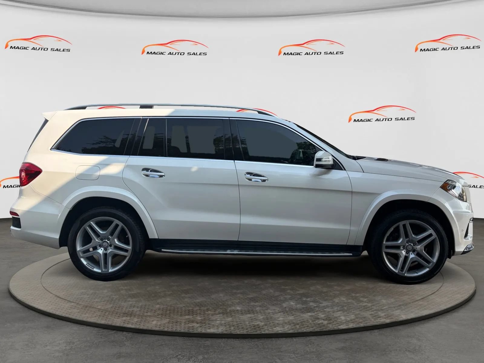 Used 2016 Mercedes-Benz GL 550 4MATIC image 6