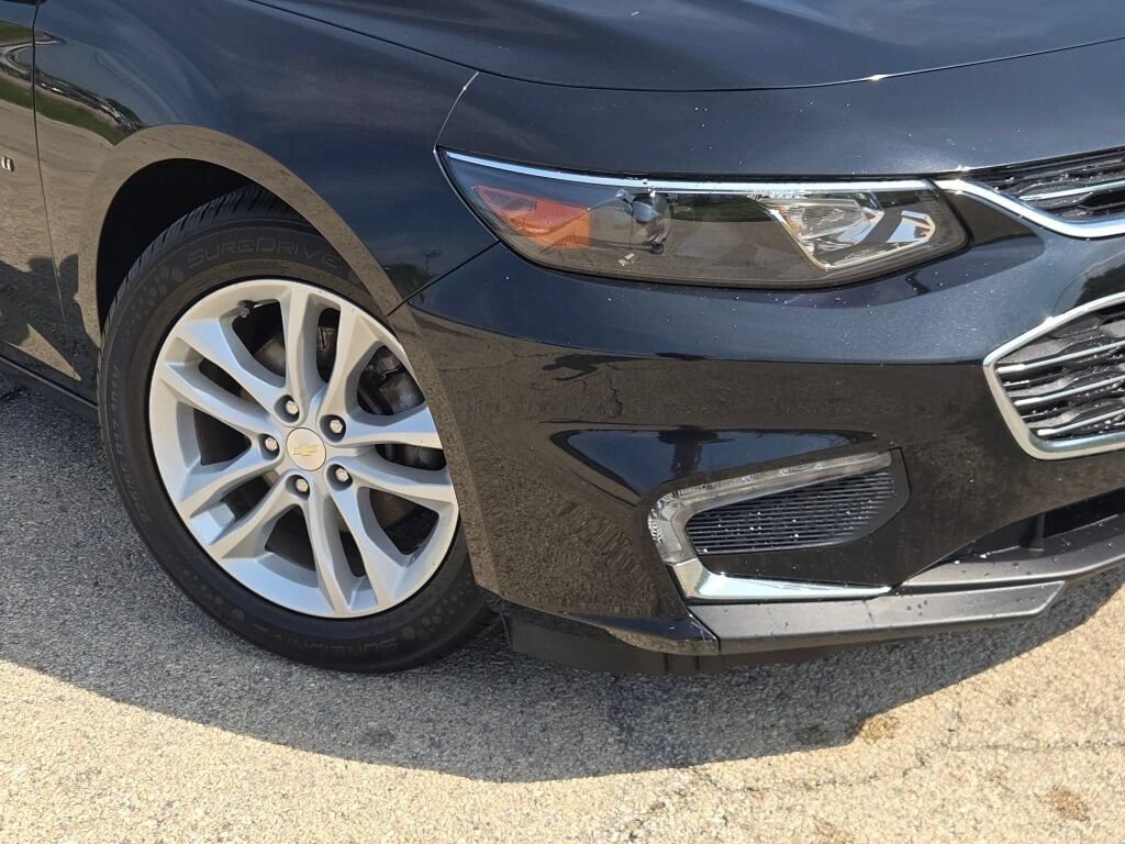 Used 2017 Chevrolet Malibu LT FWD image 3