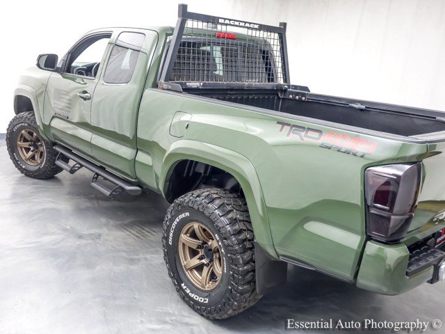 Used 2022 Toyota Tacoma TRD Sport w/ Black Out Package (TMS) AWD/4WD image 10