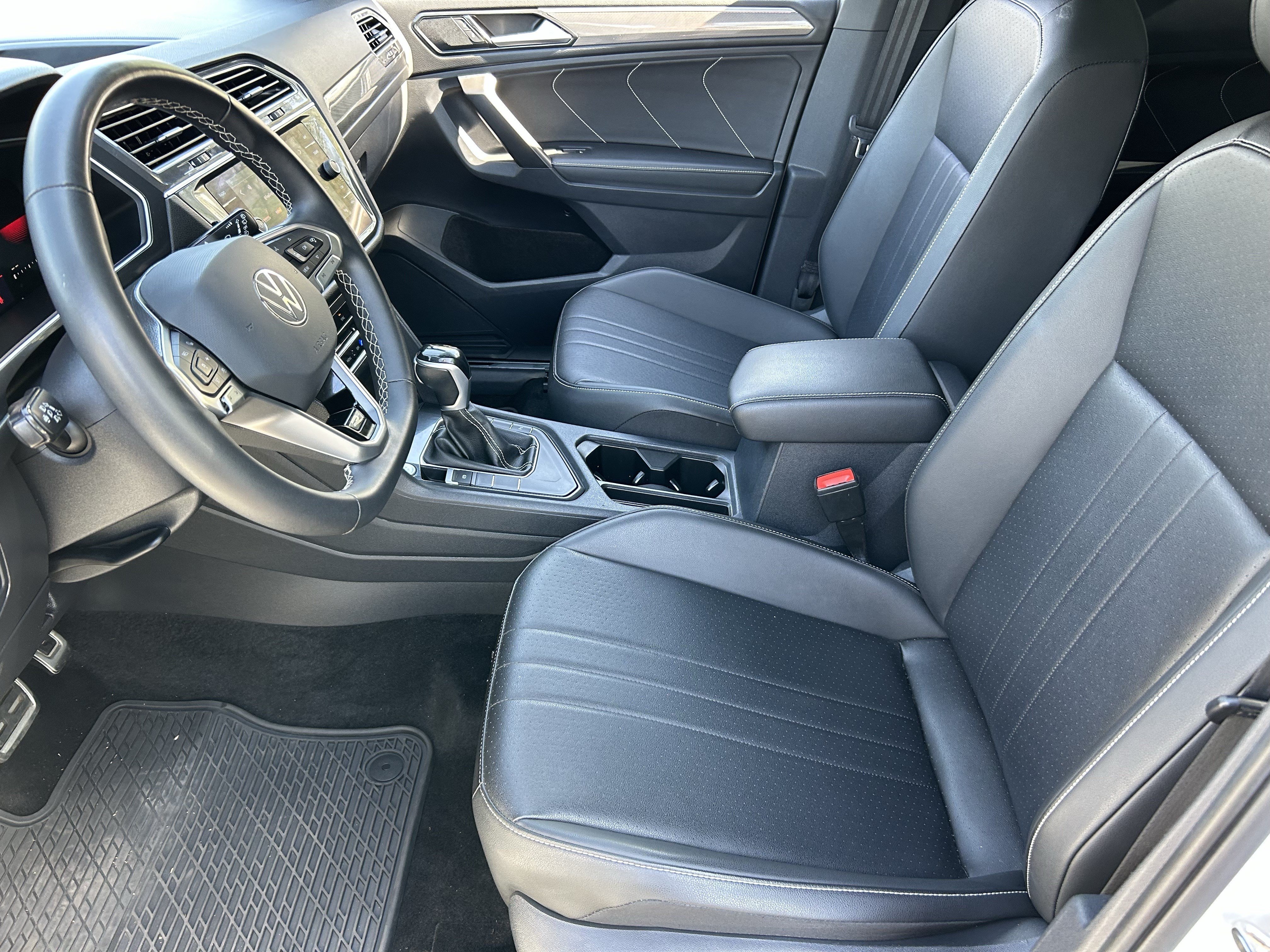 Used 2023 Volkswagen Tiguan SE R-Line FWD image 17