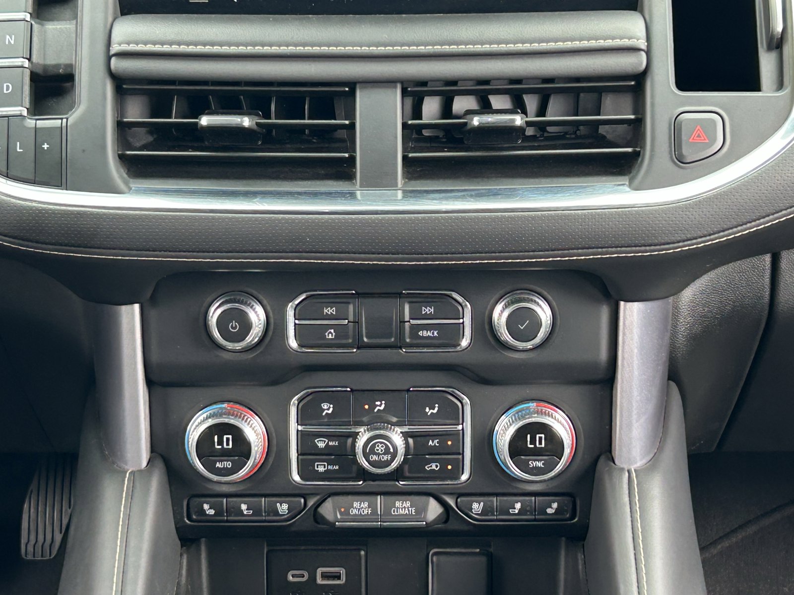 Used 2021 GMC Yukon XL SLT w/ SLT Luxury Package image 21