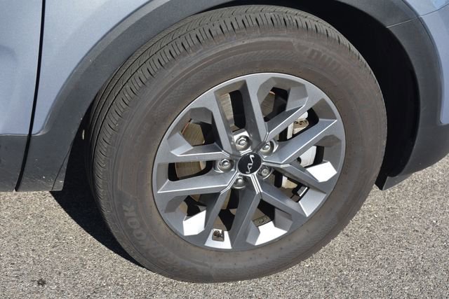 Used 2024 Kia Telluride LX AWD/4WD image 11