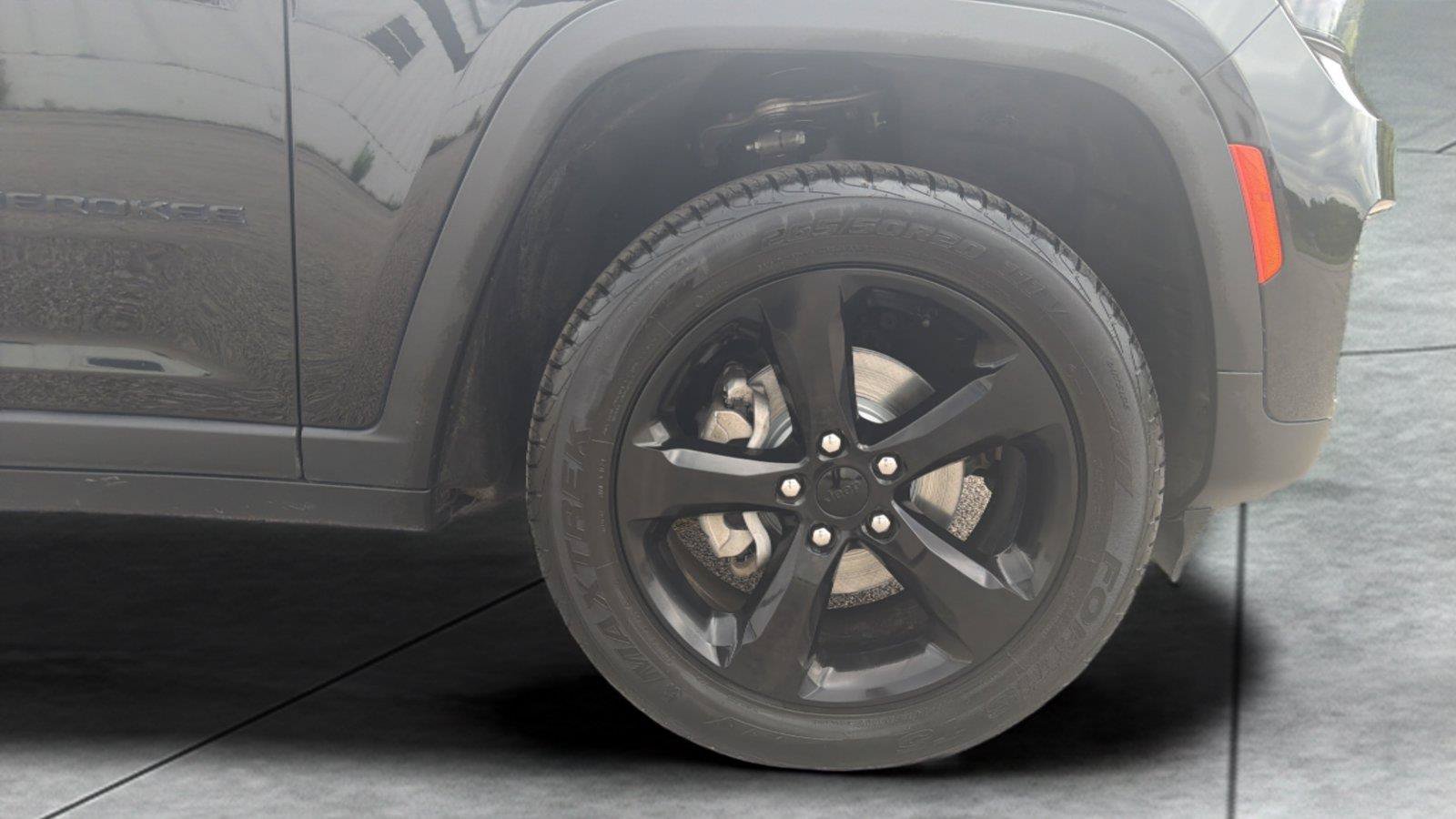 Used 2023 Jeep Grand Cherokee Altitude AWD/4WD image 26