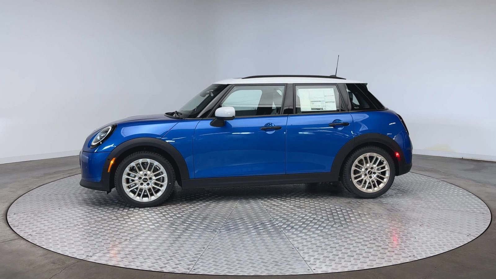 New 2026 MINI Cooper 4-Door Hardtop FWD image 5