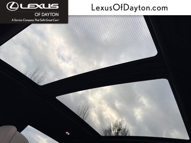 Used 2023 BMW X7 M60i w/ Executive Package image 34