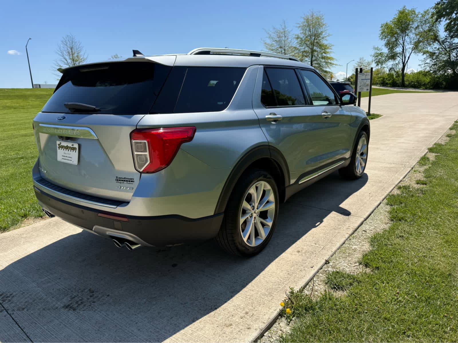 Used 2022 Ford Explorer Platinum w/ Equipment Group 601A AWD/4WD image 7
