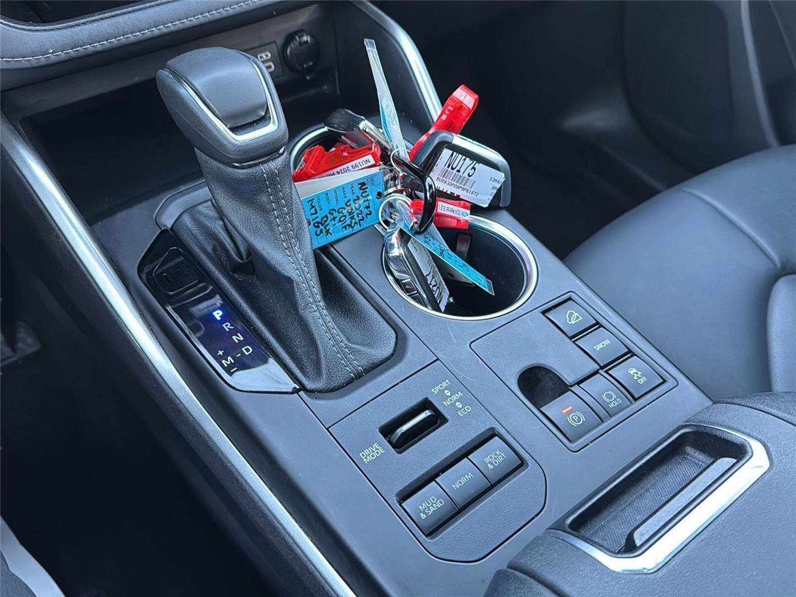 Used 2023 Toyota Highlander XLE image 18