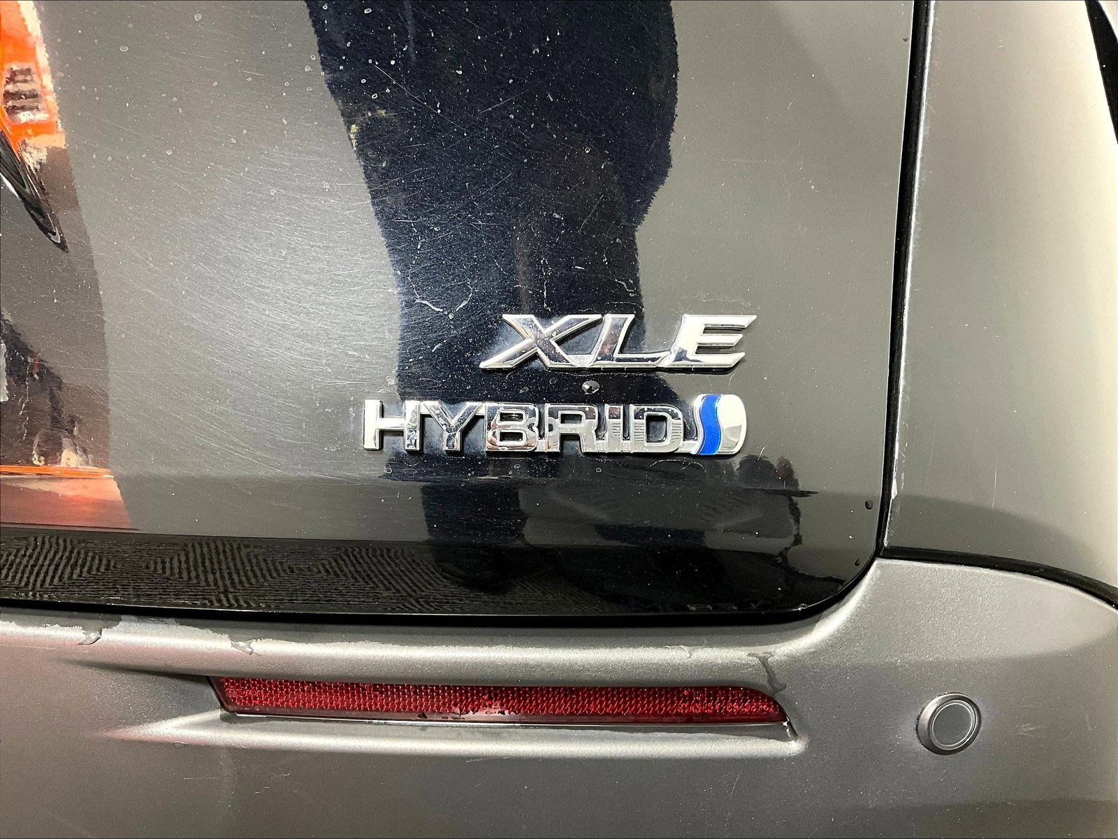 Used 2024 Toyota Sienna XLE FWD image 24