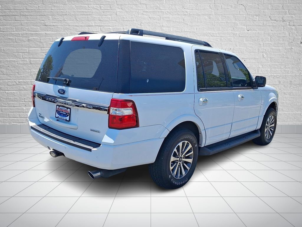 Used 2017 Ford Expedition XLT w/ Equipment Group 201A AWD/4WD image 4