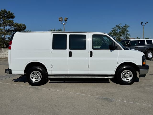 Used 2024 Chevrolet Express 2500 w/ Driver Convenience Package RWD image 4