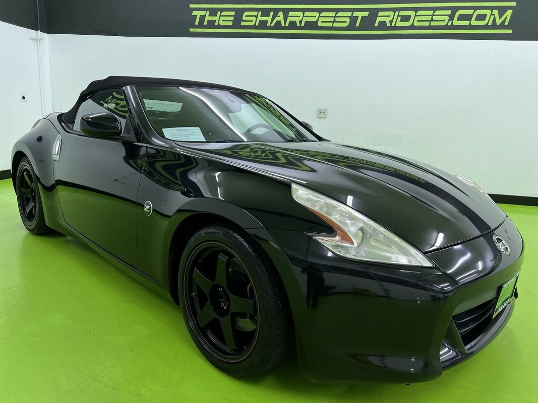 Used 2012 Nissan 370Z Touring RWD image 2