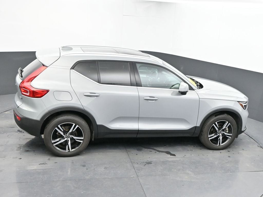 Used 2025 Volvo XC40 B5 Core image 36