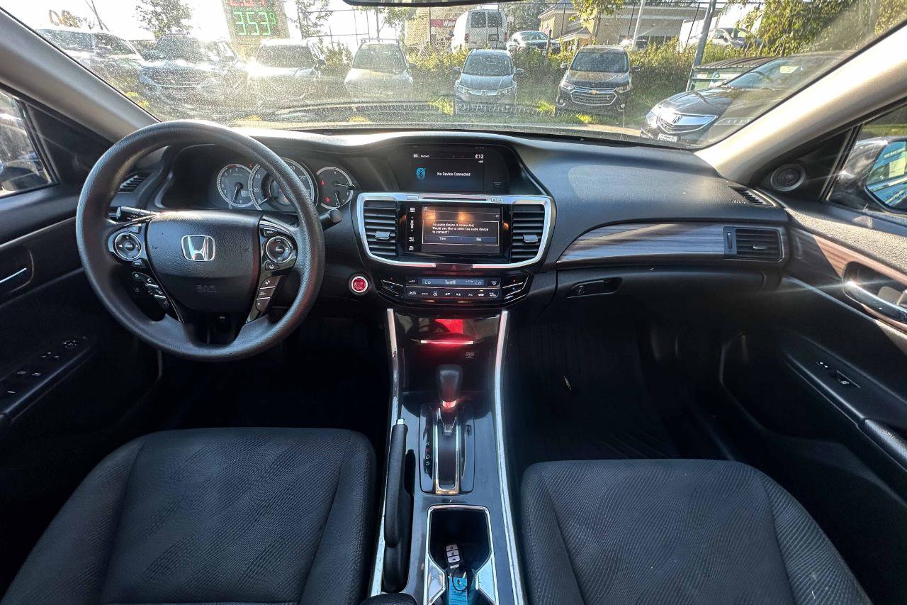 Used 2017 Honda Accord EX image 12