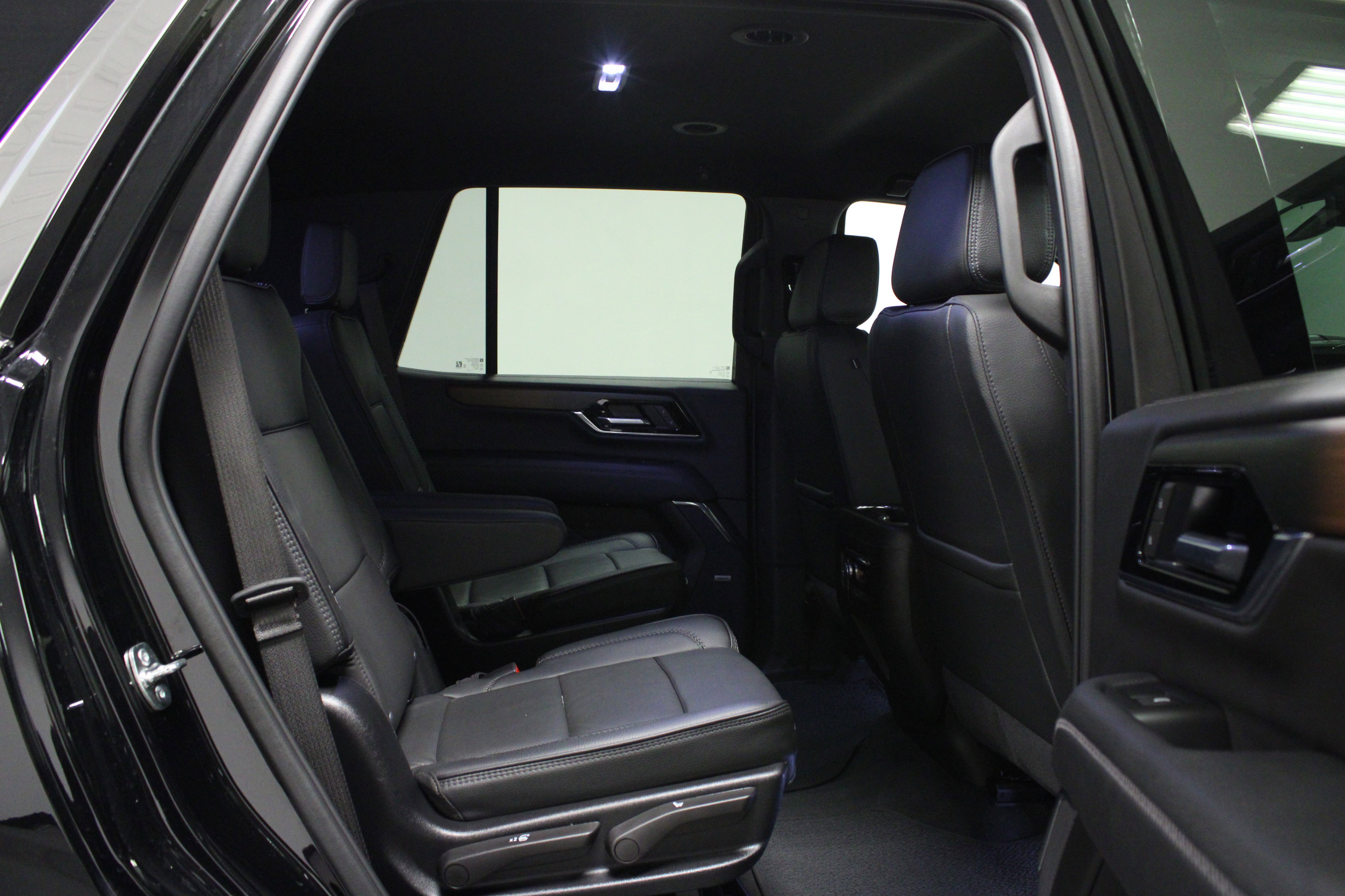 Used 2025 GMC Yukon Denali AWD/4WD image 16