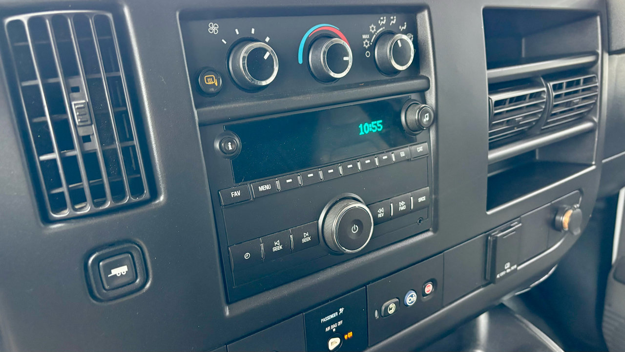 Used 2017 Chevrolet Express 3500 Extended image 21