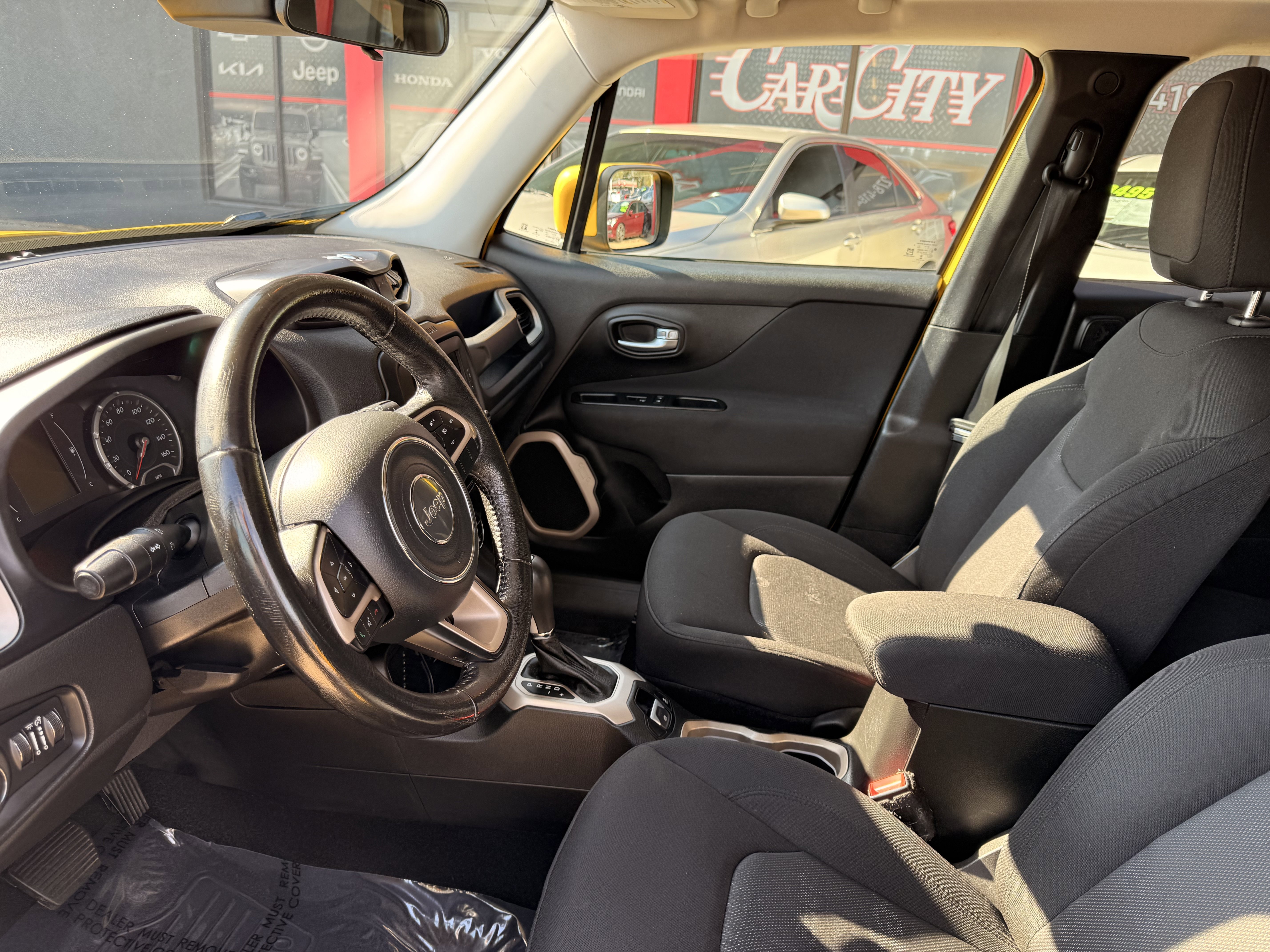 Used 2015 Jeep Renegade Latitude w/ Popular Equipment Group image 7