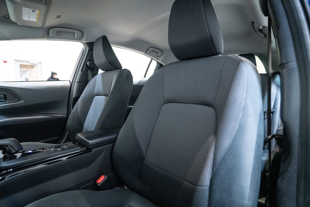 Used 2025 Toyota Prius LE image 6