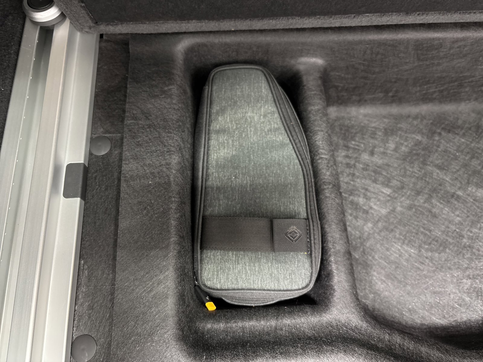 Used 2024 Rivian R1S Adventure image 34