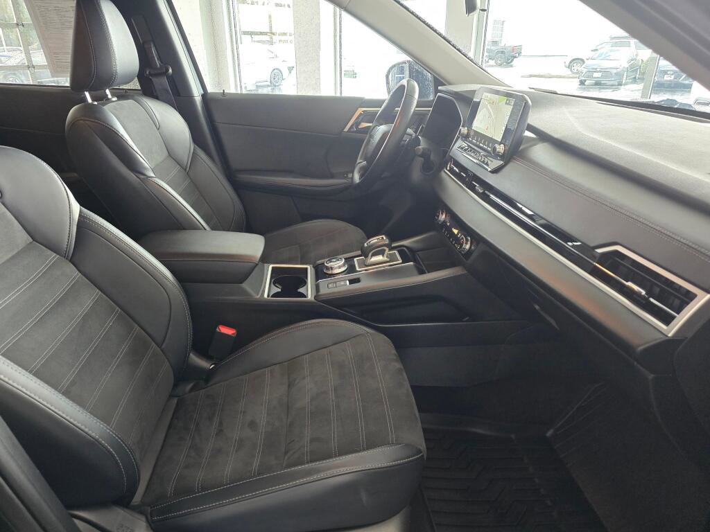 Used 2024 Mitsubishi Outlander SE image 47