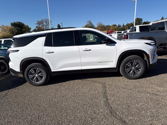 Used 2026 Chevrolet Traverse LT AWD/4WD image 2