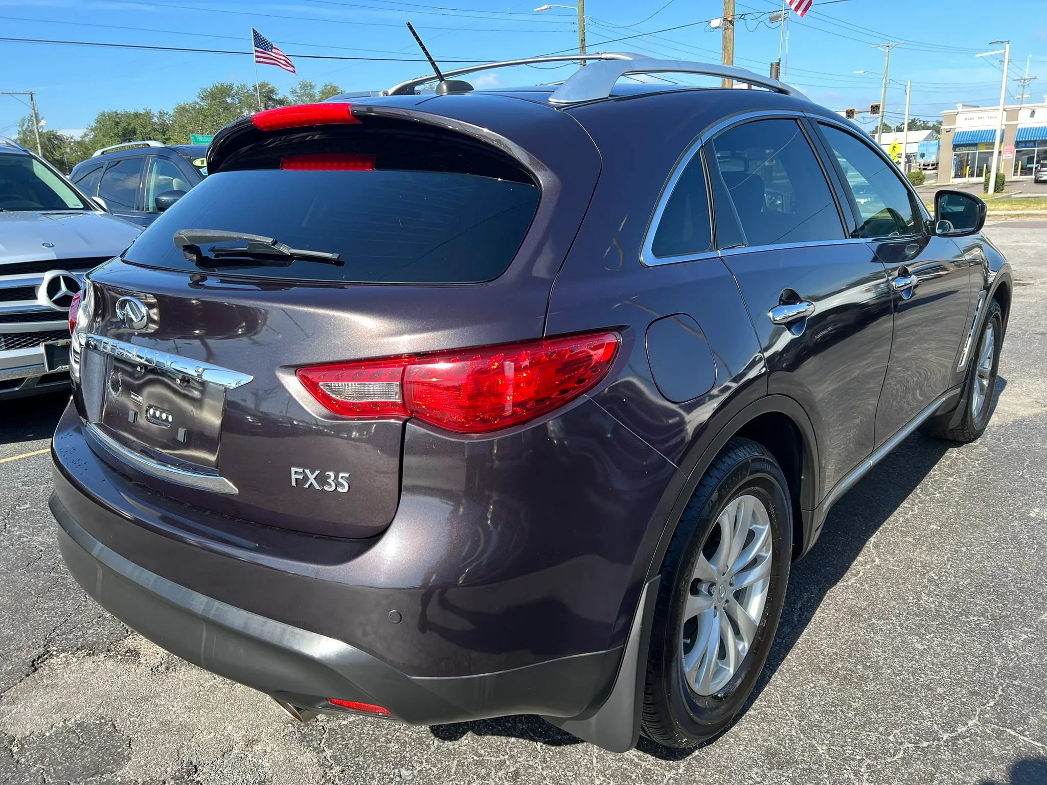 Used 2010 INFINITI FX35 AWD w/ Navigation Pkg image 5