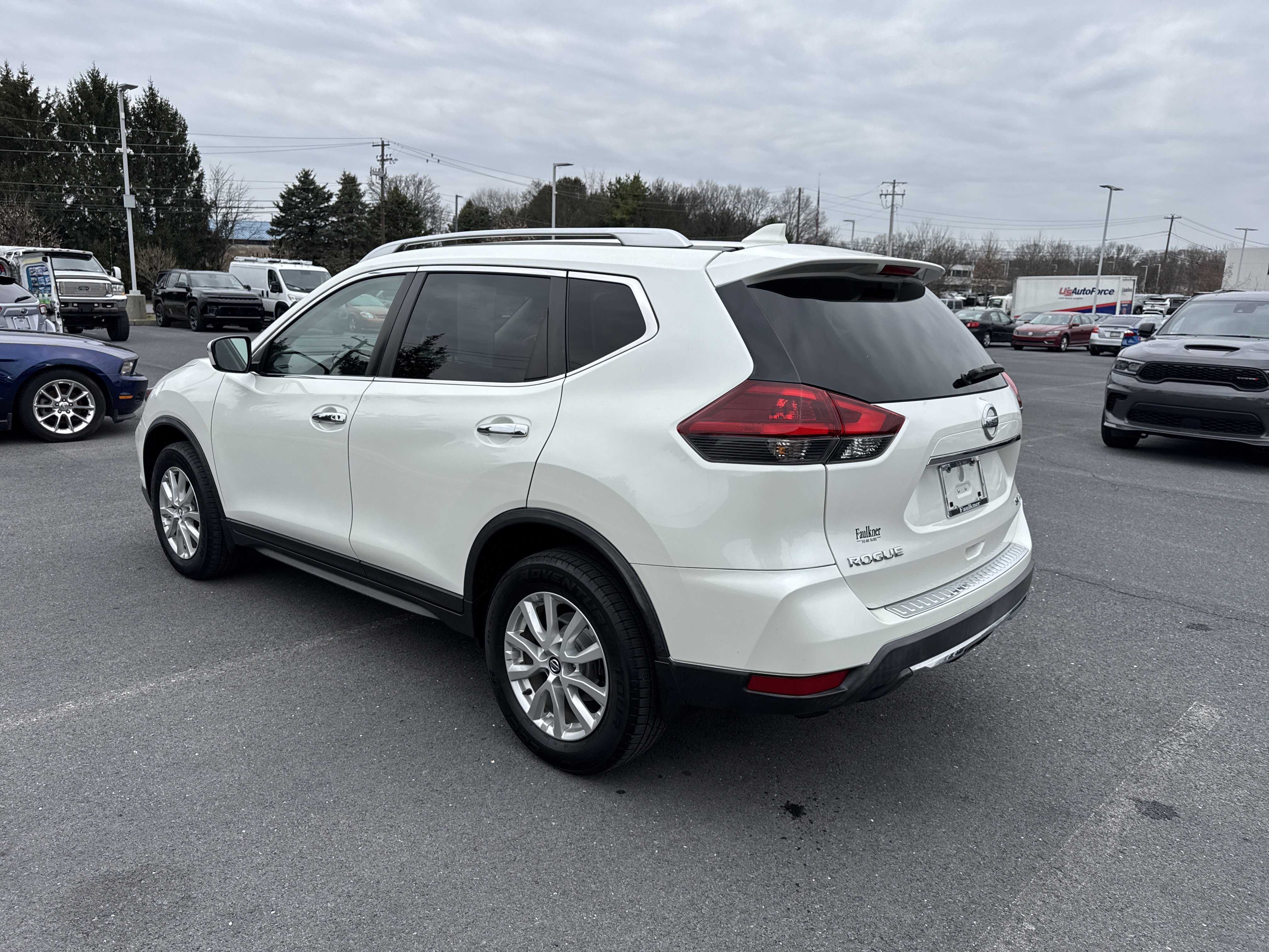 Used 2018 Nissan Rogue SV image 6