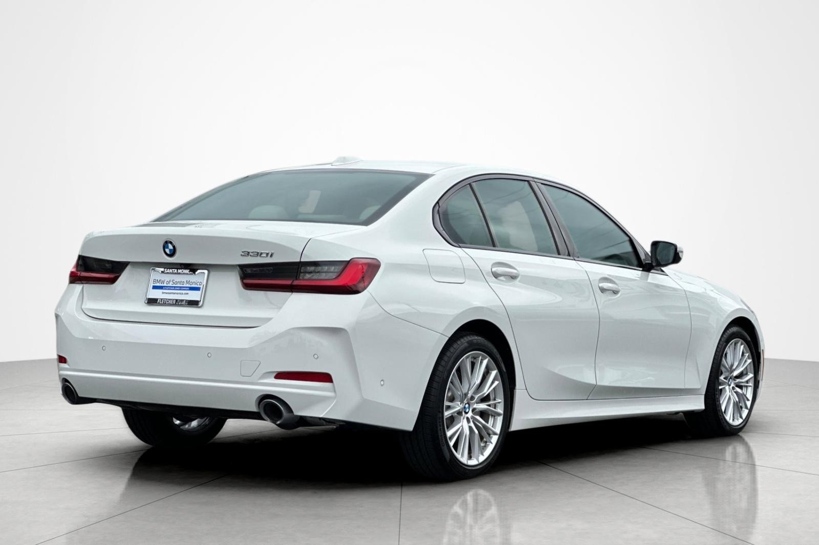 Used 2023 BMW 330i Sedan w/ Parking Assistance Package RWD image 5