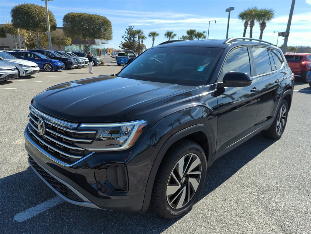 Used 2025 Volkswagen Atlas SE image 14
