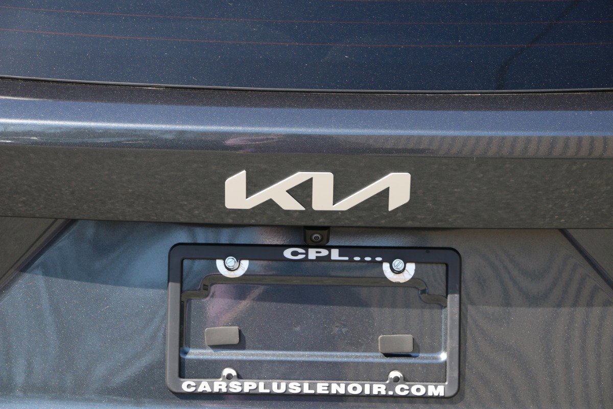 Used 2024 Kia Sorento LX image 4