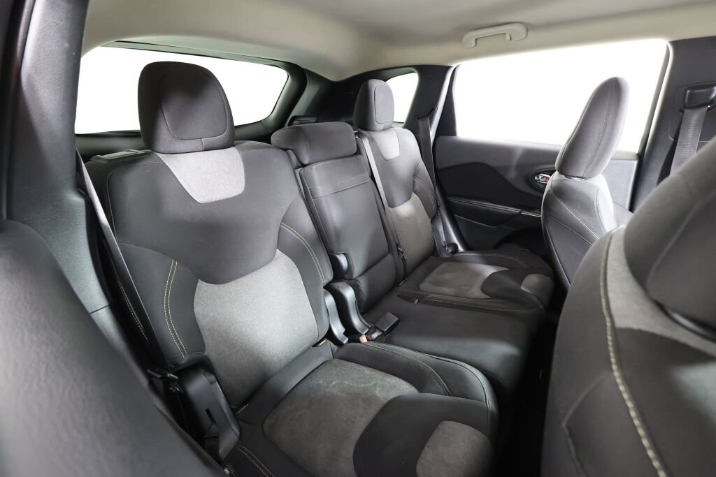 Used 2014 Jeep Cherokee Latitude FWD image 20