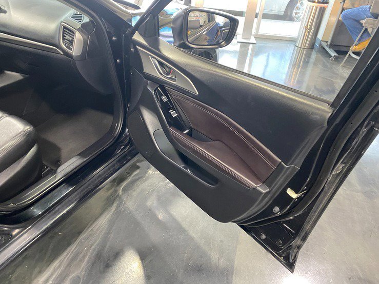 Used 2017 MAZDA MAZDA3 Touring image 19