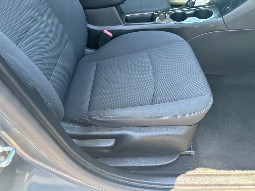 Used 2018 Chevrolet Cruze LT w/ Convenience Package FWD image 10