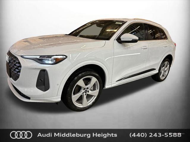 Used 2025 Audi Q5 Premium Plus w/ Premium Plus AWD/4WD image 2