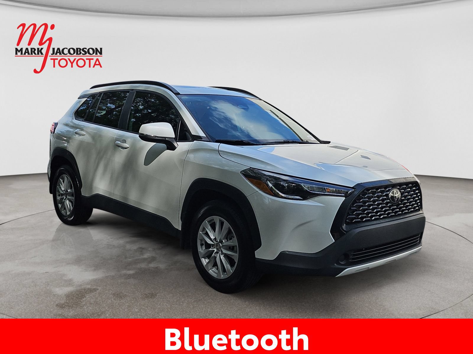 Used 2024 Toyota Corolla Cross LE w/ Moonroof Package FWD image 6