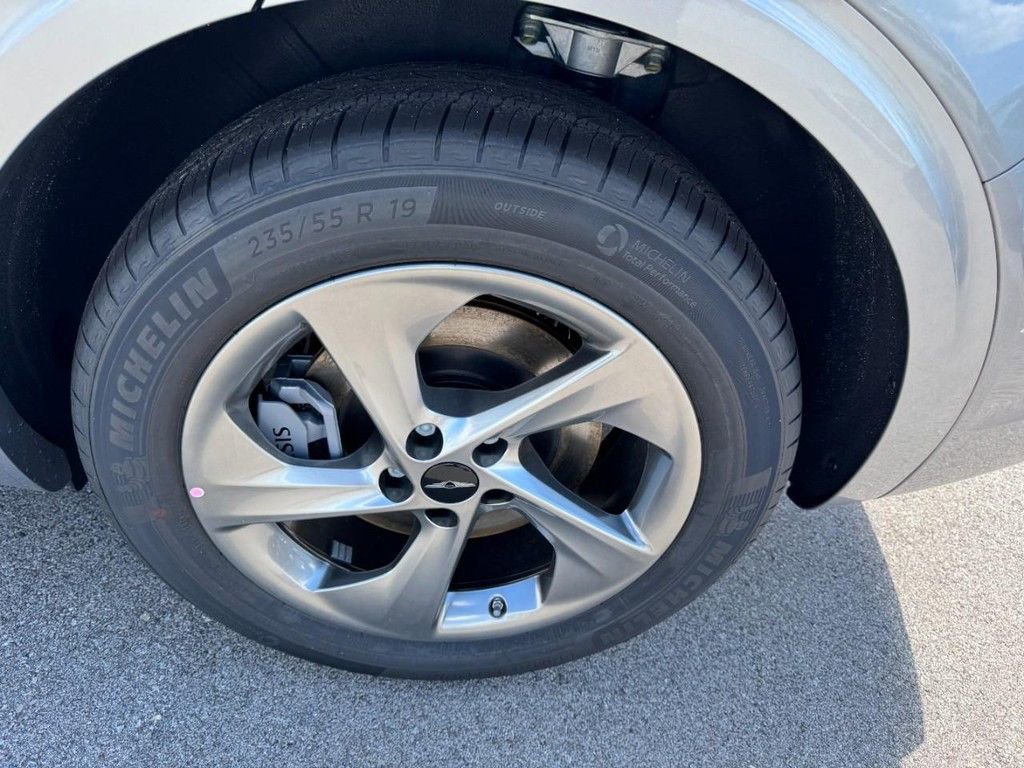 Certified 2026 Genesis GV70 2.5T Advanced AWD/4WD image 6