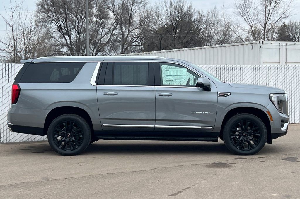 New 2026 GMC Yukon XL Denali AWD/4WD image 3
