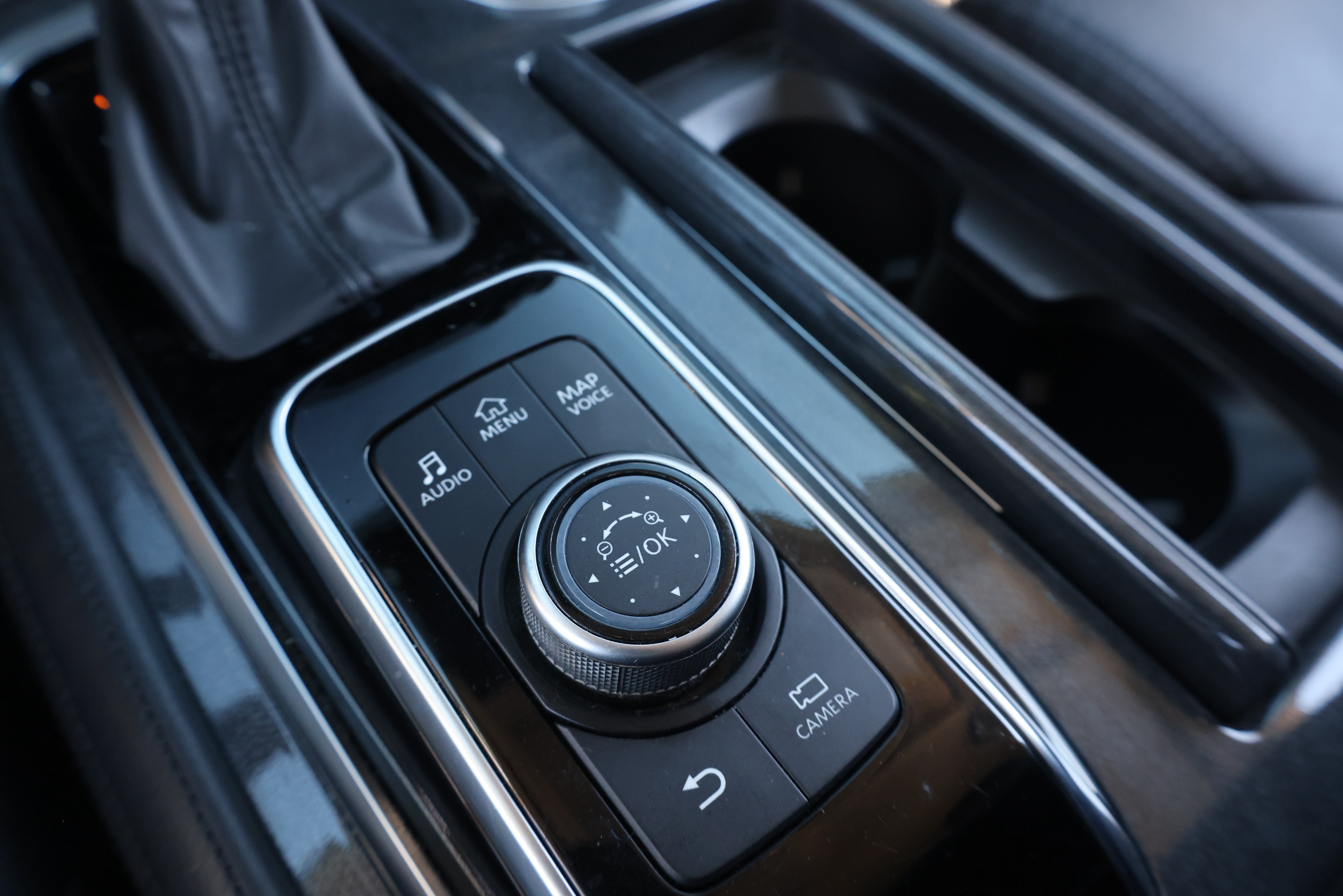 Used 2024 Nissan Armada SV RWD image 10