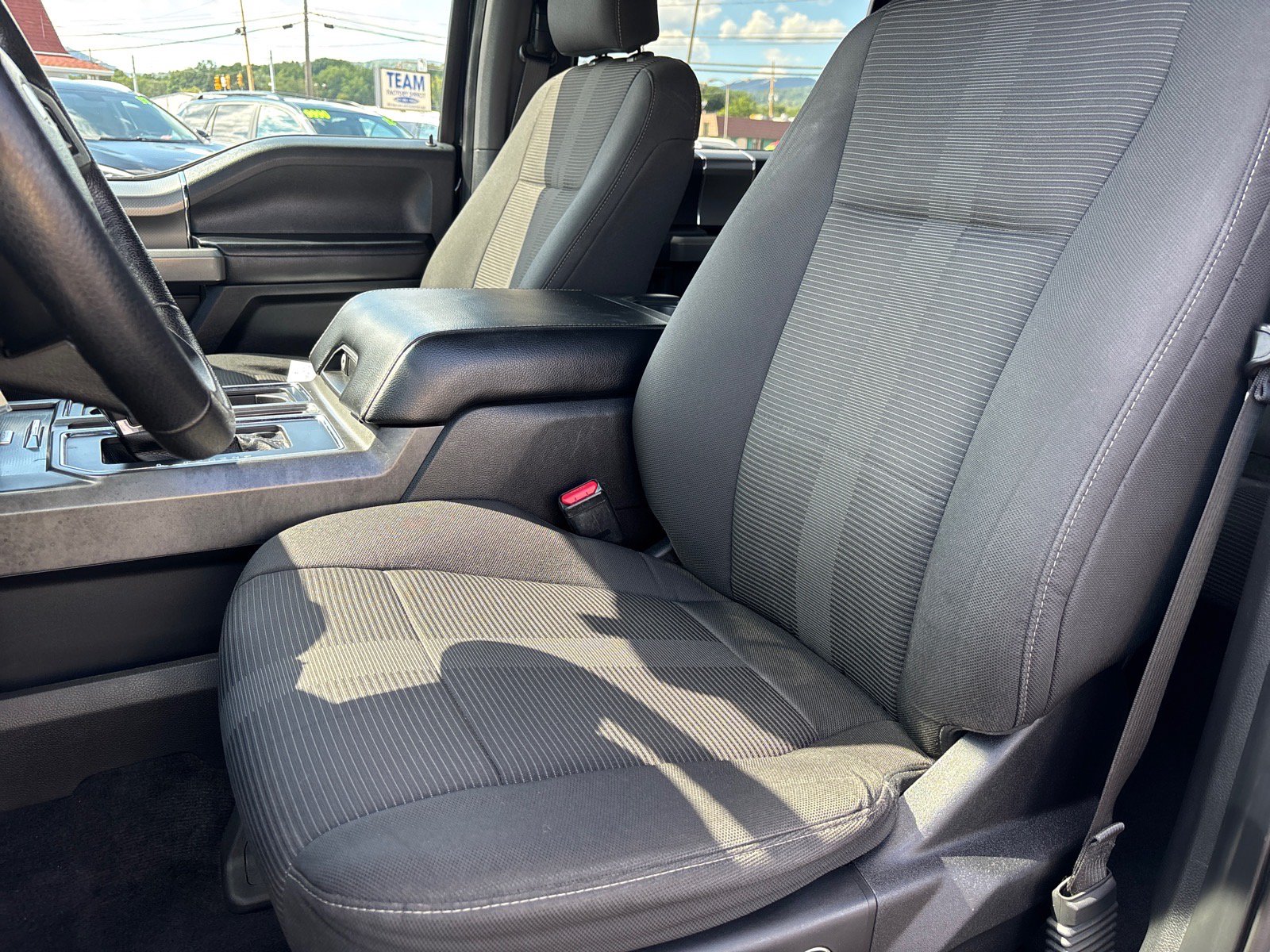 Used 2016 Ford F150 XLT w/ Equipment Group 302A Luxury AWD/4WD image 15