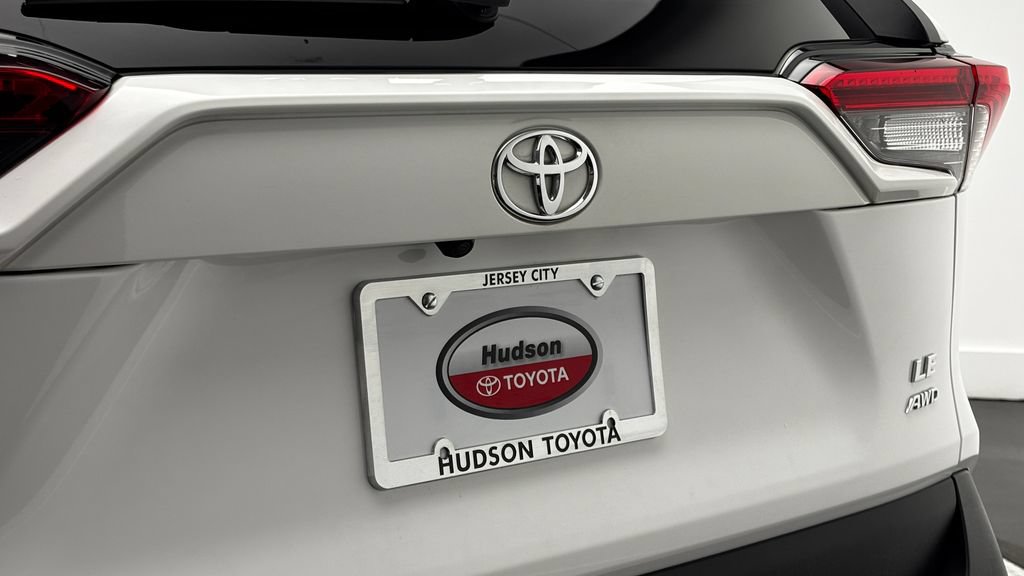 Used 2024 Toyota RAV4 LE AWD/4WD image 8