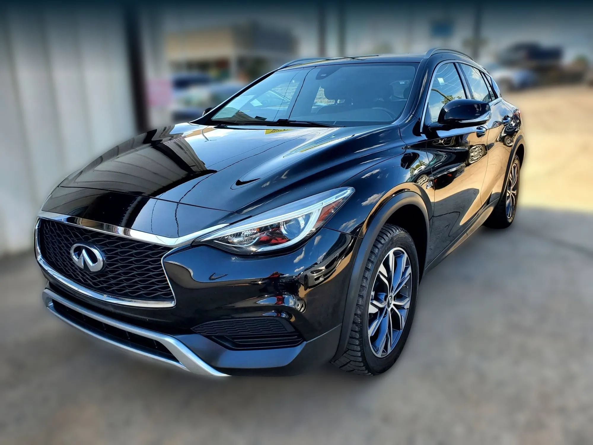 Used 2017 INFINITI QX30 AWD image 7