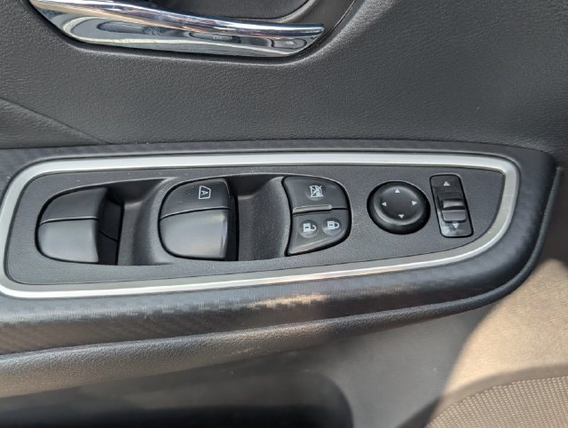 Used 2024 Nissan Versa SR w/ Trunk Package FWD image 18