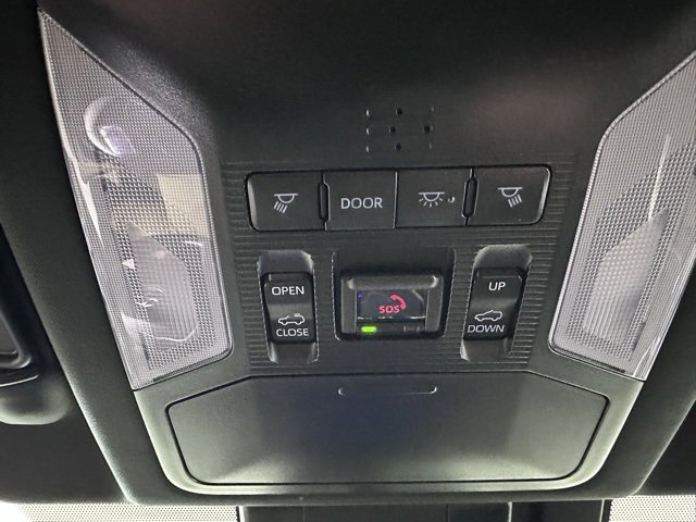 Used 2023 Toyota RAV4 SE image 32