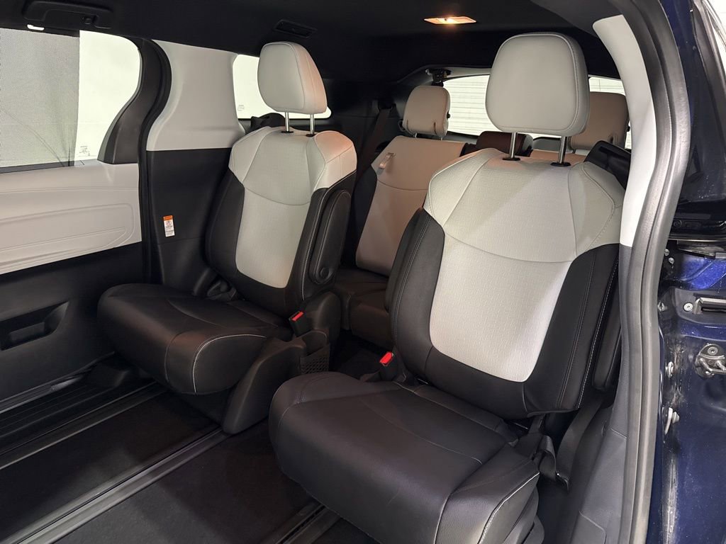 Used 2025 Toyota Sienna XSE image 9