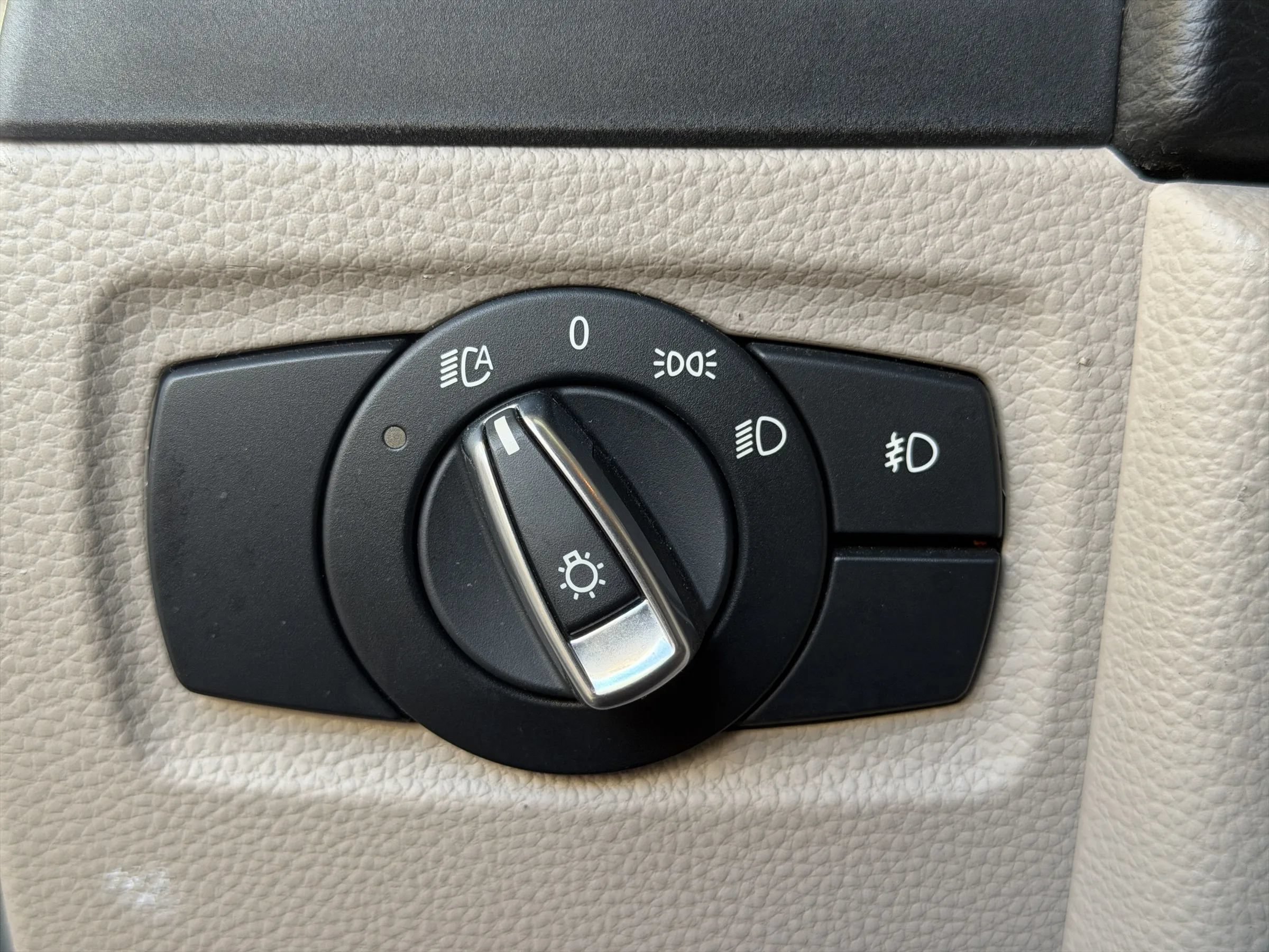 Used 2012 BMW 128i Convertible RWD image 26