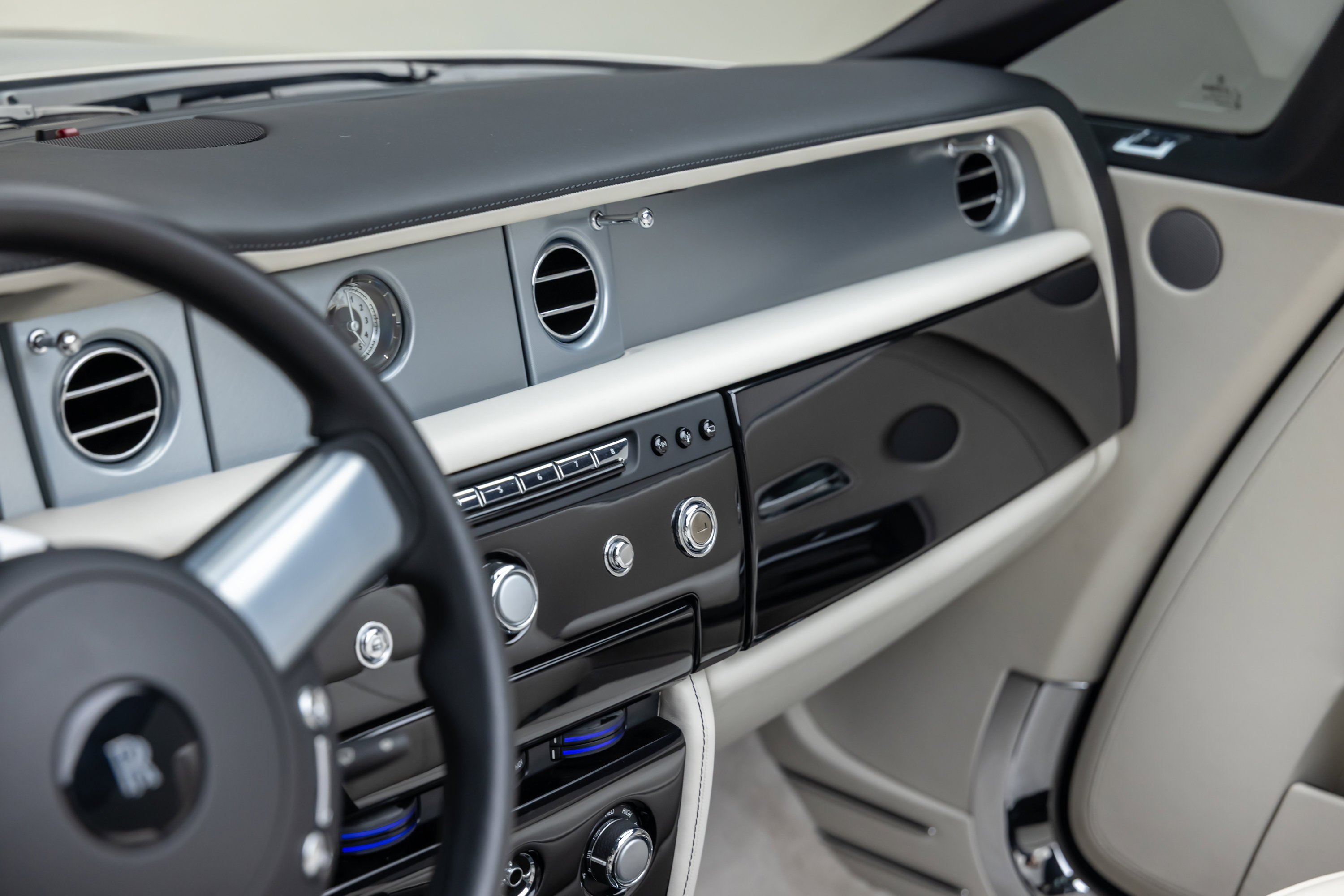 Used 2013 Rolls-Royce Phantom Drophead Coupe image 19