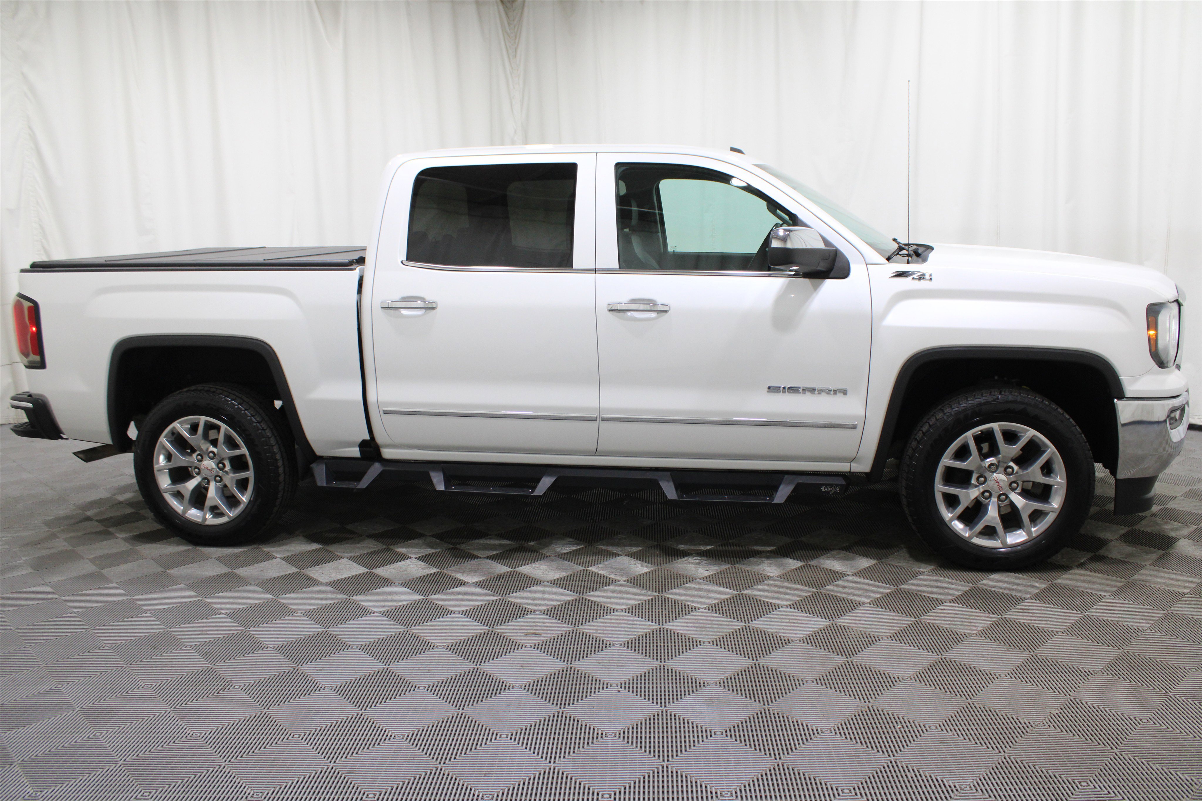 Used 2018 GMC Sierra 1500 SLT w/ SLT Premium Package image 29
