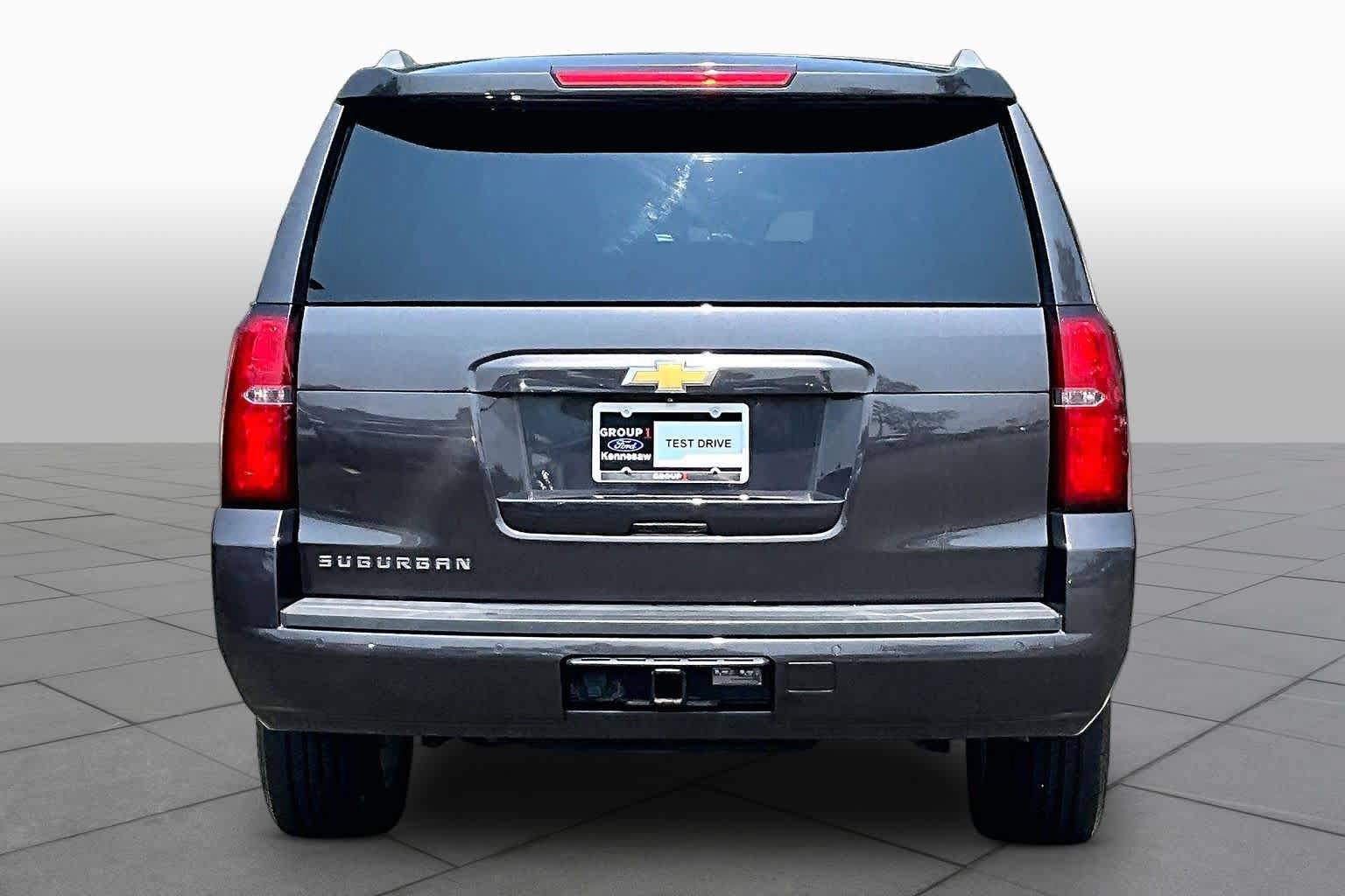 Used 2017 Chevrolet Suburban LT RWD image 5